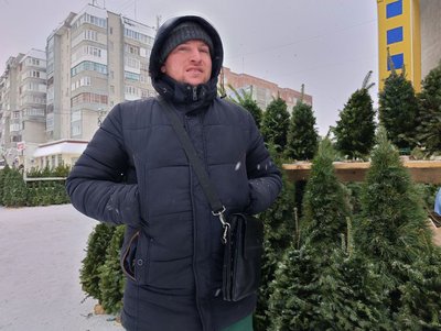 Від 200 до 900 гривень: у Луцьку стартував продаж ялинок і сосен до свят Від 200 до 900 гривень: у Луцьку стартував продаж ялинок і сосен до свят