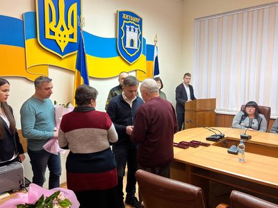 У Житомирі рідним загиблих воїнів передали державні нагороди У Житомирі рідним загиблих воїнів передали державні нагороди
