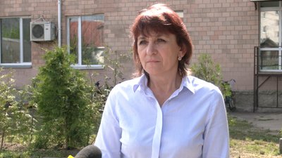 "Не можна було на вулицю вийти. Страшно було": як родина виїхала з села на Чернігівщині, що за 10 кілометрів з Росією "Не можна було на вулицю вийти. Страшно було": як родина виїхала з села на Чернігівщині, що за 10 кілометрів з Росією
