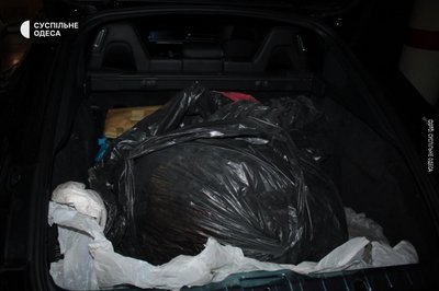 В Одесі в автомобілі знайшли тіло 40-річного чоловіка завернуте у пакет В Одесі в автомобілі знайшли тіло 40-річного чоловіка завернуте у пакет