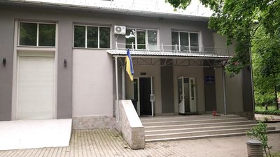"Така ціна, що аніматори мають сидіти": чому платна пісочниця у парку в Чернівцях викликала обурення у деяких містян "Така ціна, що аніматори мають сидіти": чому платна пісочниця у парку в Чернівцях викликала обурення у деяких містян