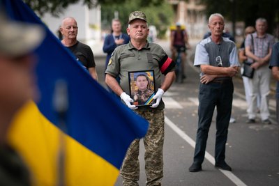 В Ужгороді попрощалися із полеглим захисником Віктором Яцолою