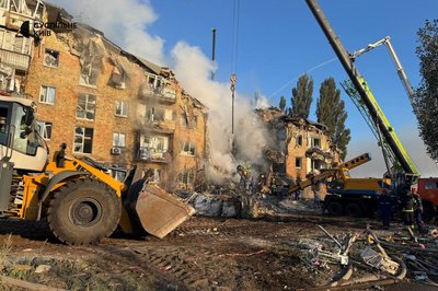 "Із усього четвертого поверху цього крила, мабуть, тільки ми вижили": мешканці будинку у Дарницькому районі про атаку РФ "Із усього четвертого поверху цього крила, мабуть, тільки ми вижили": мешканці будинку у Дарницькому районі про атаку РФ