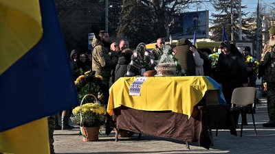 З головним сержантом Тарасом Осмоловим попрощалися у Рівному З головним сержантом Тарасом Осмоловим попрощалися у Рівному