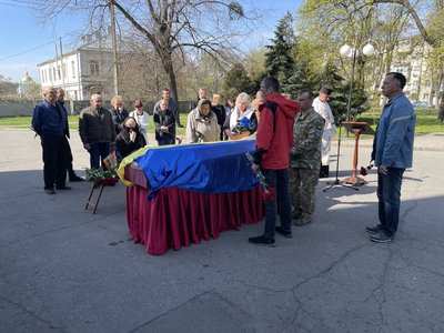 У Полтаві попрощались із солдатом Олександром Мамченком, який загинув на Донеччині У Полтаві попрощались із солдатом Олександром Мамченком, який загинув на Донеччині