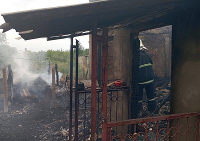 Горів будинок: у пожежі на Миколаївщині загинув чоловік Горів будинок: у пожежі на Миколаївщині загинув чоловік