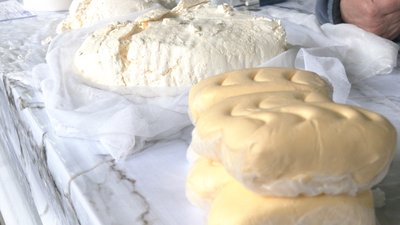 У Житомирі на Житньому ринку здорожчала молочна продукція: що кажуть продавці, покупці та експерт У Житомирі на Житньому ринку здорожчала молочна продукція: що кажуть продавці, покупці та експерт
