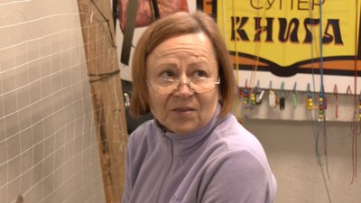 400 маскувальних сіток з початку повномасштабного вторгнення сплели волонтерки в селі на Рівненщині 400 маскувальних сіток з початку повномасштабного вторгнення сплели волонтерки в селі на Рівненщині