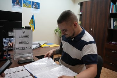 Можна отримати 43 послуги: як у Херсоні працює "єдине вікно" для ветеранів та членів їх родин Можна отримати 43 послуги: як у Херсоні працює "єдине вікно" для ветеранів та членів їх родин