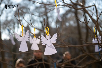 В Одесі вшанували пам’ять загиблих під час бомбардування Драмтеатру в Маріуполі В Одесі вшанували пам’ять загиблих під час бомбардування Драмтеатру в Маріуполі