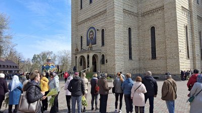 "Це велике свято": у Черкасах містяни святять вербу