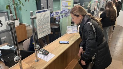 Черги у квиткові каси на залізничному вокзалі у Харкові через хакерську атаку на сервіси "Укрзалізниці", 24 березня 2025 Черги у квиткові каси на залізничному вокзалі у Харкові через хакерську атаку на сервіси "Укрзалізниці", 24 березня 2025