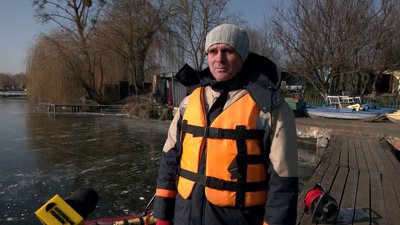 "Кайф зимової риболовлі в адреналіні": як у Рівному рибалять на озері та чи безпечно це "Кайф зимової риболовлі в адреналіні": як у Рівному рибалять на озері та чи безпечно це