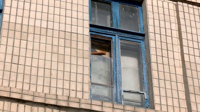 До 17 градусів в приміщенні: коли замінять пошкоджені від російського обстрілу вікна в дитячому садочку у Вінниці
