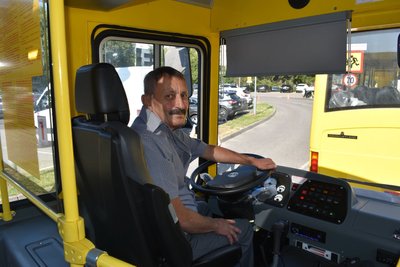 Нові шкільні автобуси передали п'яти закладам освіти на Рівненщині Нові шкільні автобуси передали п'яти закладам освіти на Рівненщині