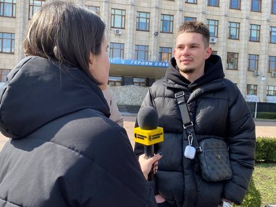 Протест студентів у Житомирі: студенти Поліського університету збираються на пікет у Київ Протест студентів у Житомирі: студенти Поліського університету збираються на пікет у Київ