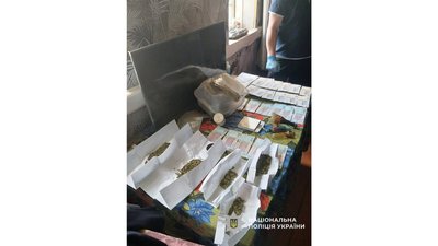 На Новгород-Сіверщині затримали підозрюваного у збуті вибухівки На Новгород-Сіверщині затримали підозрюваного у збуті вибухівки