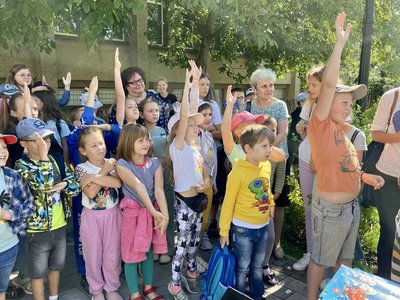 Металошукачі, гранати та міни: рятувальники ДСНС для дітей літніх таборів у Житомирі влаштували гру-навчання Металошукачі, гранати та міни: рятувальники ДСНС для дітей літніх таборів у Житомирі влаштували гру-навчання