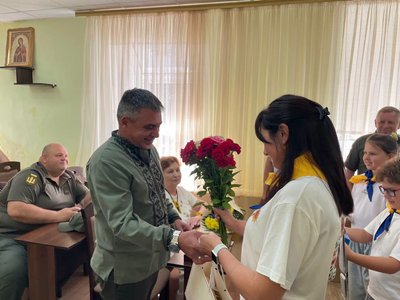 Після понад трьох років російського полону: захисник з Одещини Євген Голтва отримав державні нагороди Після понад трьох років російського полону: захисник з Одещини Євген Голтва отримав державні нагороди