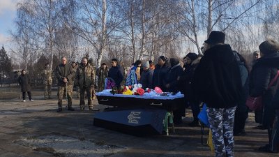 У Рені попрощалися із загиблим на Донеччині захисником Іваном Чеботарем У Рені попрощалися із загиблим на Донеччині захисником Іваном Чеботарем