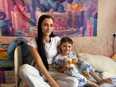 «Надсилали подарунки з усього світу». Понад тисяча людей привітали з днем народження 8-річного Олега з Кривого Рогу «Надсилали подарунки з усього світу». Понад тисяча людей привітали з днем народження 8-річного Олега з Кривого Рогу