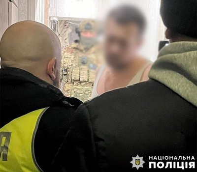 Киянин зберігав у квартирі кулемет та гранати Киянин зберігав у квартирі кулемет та гранати