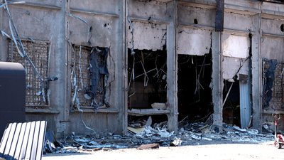 Такий вигляд має відділення "Нової пошти" після ударів "Шахедів" по Слов'янську на Донеччині 18 липня Такий вигляд має відділення "Нової пошти" після ударів "Шахедів" по Слов'янську на Донеччині 18 липня