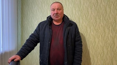 Під час дистанційки сидять на дереві: як навчаються у селі, що на прикордонні Чернігівщини Під час дистанційки сидять на дереві: як навчаються у селі, що на прикордонні Чернігівщини