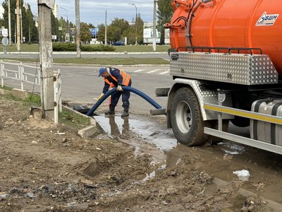 Вода з-під обстрілів: як працює Херсонський водоканал Вода з-під обстрілів: як працює Херсонський водоканал