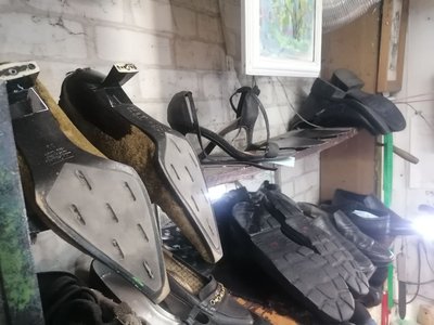 "Складні ремонти мене чіпляють": історія чоботаря з Луцька, який рятує старе взуття "Складні ремонти мене чіпляють": історія чоботаря з Луцька, який рятує старе взуття