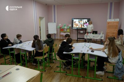 "Не встигають за програмою": як вчителі Одещини допомагають учням наздогнати шкільну програму "Не встигають за програмою": як вчителі Одещини допомагають учням наздогнати шкільну програму