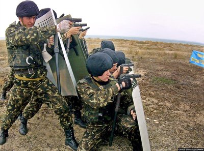 Цей день в історії Криму: 29 вересня 2003 року росіяни почали будувати дамбу від Таманського півострова в бік Тузли Цей день в історії Криму: 29 вересня 2003 року росіяни почали будувати дамбу від Таманського півострова в бік Тузли