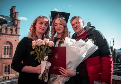 Останнє спільне фото - випуск Богдани з університету Останнє спільне фото - випуск Богдани з університету