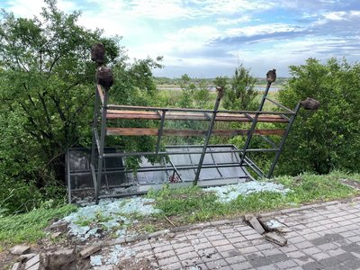 Понівечило покрівлю, автобусну зупинку, є відключення світла. Які наслідки негоди у Кривому Розі Понівечило покрівлю, автобусну зупинку, є відключення світла. Які наслідки негоди у Кривому Розі