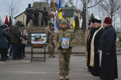 На Тернопільщині провели в останню дорогу ще двох захисників На Тернопільщині провели в останню дорогу ще двох захисників