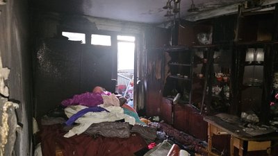 Встигла повзком покинути місце пожежі: у Житомирі травмувалася 83-річна жінка Встигла повзком покинути місце пожежі: у Житомирі травмувалася 83-річна жінка