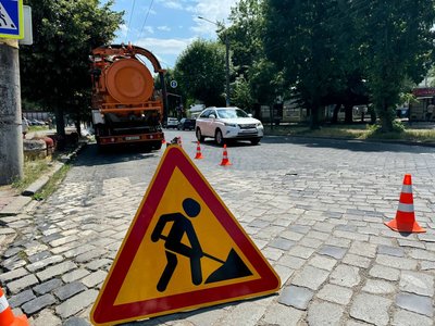 Привезли матеріали, але робітники ще не працюють: що з ремонтом вулиці Головної у Чернівцях Привезли матеріали, але робітники ще не працюють: що з ремонтом вулиці Головної у Чернівцях