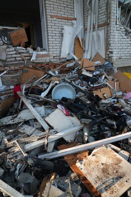 "Я встигла вискочити в коридор". Очевидці розповіли про удар по с. Сад на Сумщині "Я встигла вискочити в коридор". Очевидці розповіли про удар по с. Сад на Сумщині