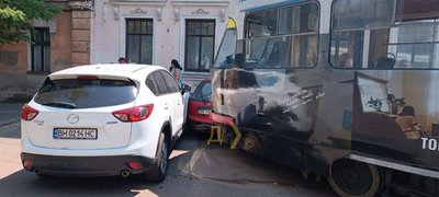 Зранку в Одесі трамвай зійшов із рейок: яка причина Зранку в Одесі трамвай зійшов із рейок: яка причина