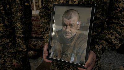 "Його вибили тут": спогади про воїна Сергія Зосіма, який загинув через обстріл Полтави "Його вибили тут": спогади про воїна Сергія Зосіма, який загинув через обстріл Полтави