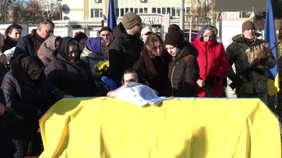 У Рівному попрощались з військовим Олегом Зваричем У Рівному попрощались з військовим Олегом Зваричем