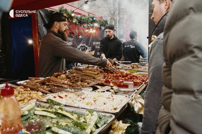 Німецькі ковбаски та глінтвейн: в Одесі відзначили Різдво ярмарком Німецькі ковбаски та глінтвейн: в Одесі відзначили Різдво ярмарком