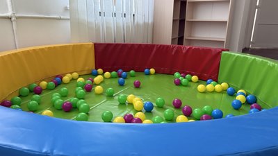 Ігрова зона у Покровському навчально-виховному комплексі №1 Дніпро 27 серпня 2025 рік Ігрова зона у Покровському навчально-виховному комплексі №1 Дніпро 27 серпня 2025 рік