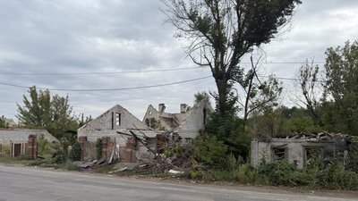 Зруйновані обстрілами будинки Святогірськ Донецька область 19 вересня 2025 рік Зруйновані обстрілами будинки Святогірськ Донецька область 19 вересня 2025 рік