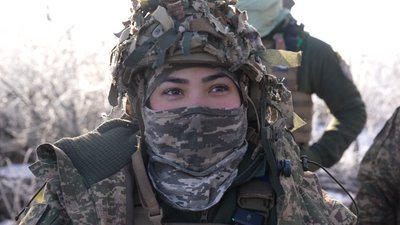 Луні — 22 роки, вона приїхала до Венесуели та воює у складі бригади "Хартія" Луні — 22 роки, вона приїхала до Венесуели та воює у складі бригади "Хартія"