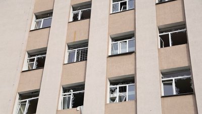Нічна атака на Хмельниччину: пошкоджено медзаклад, є поранені Нічна атака на Хмельниччину: пошкоджено медзаклад, є поранені