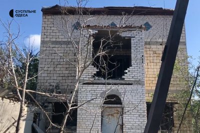 Пошкоджені будинки та вибиті вікна: фото наслідків атаки РФ по Одесі 13 вересня Пошкоджені будинки та вибиті вікна: фото наслідків атаки РФ по Одесі 13 вересня
