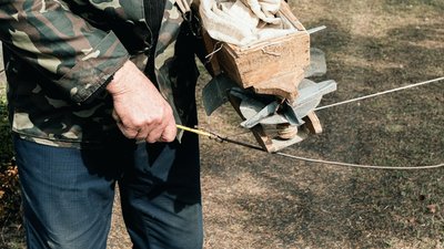 Не грають, а сіють: історія "скрипки-сівалки" та її власника з Охтирщини Сумської області Не грають, а сіють: історія "скрипки-сівалки" та її власника з Охтирщини Сумської області