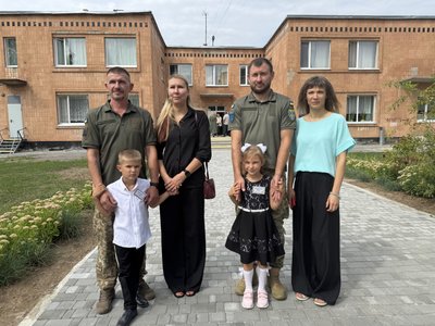 "Раз таке буває в житті": двоє військових-побратимів із Полтавщини відвели дітей до першого класу "Раз таке буває в житті": двоє військових-побратимів із Полтавщини відвели дітей до першого класу