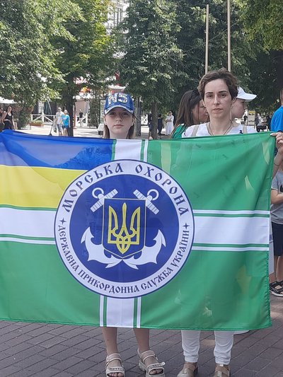 Вікторія з донькою на акції "Поверніть Героїв з полону" у Хмельницькому Вікторія з донькою на акції "Поверніть Героїв з полону" у Хмельницькому